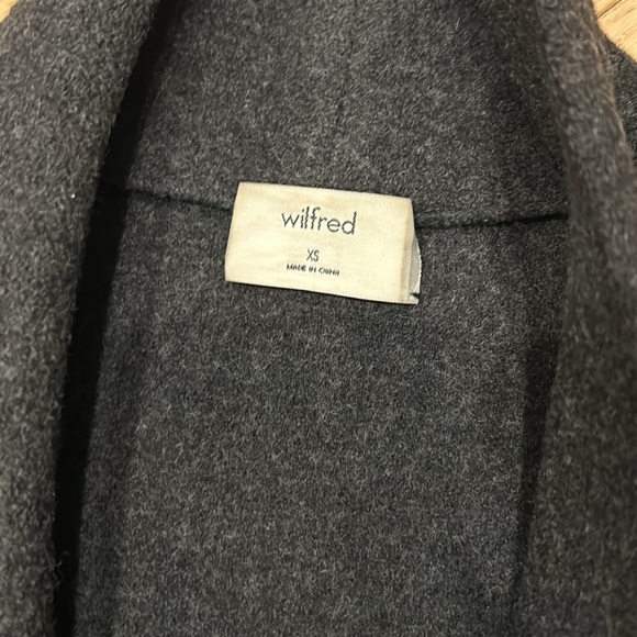 Wilfred mid-length coat from Aritzia - Picture 3 of 5